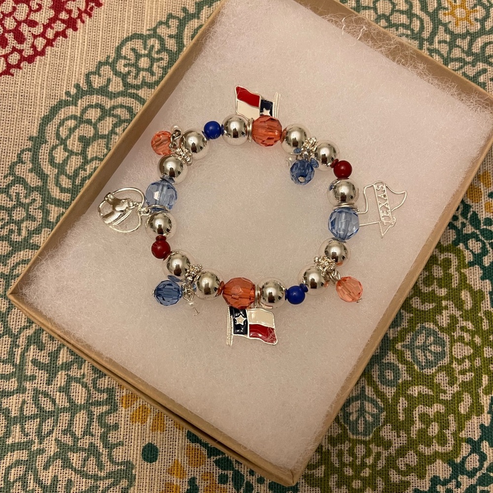 GORGEOUS NWT Texas themed charm bracelet
